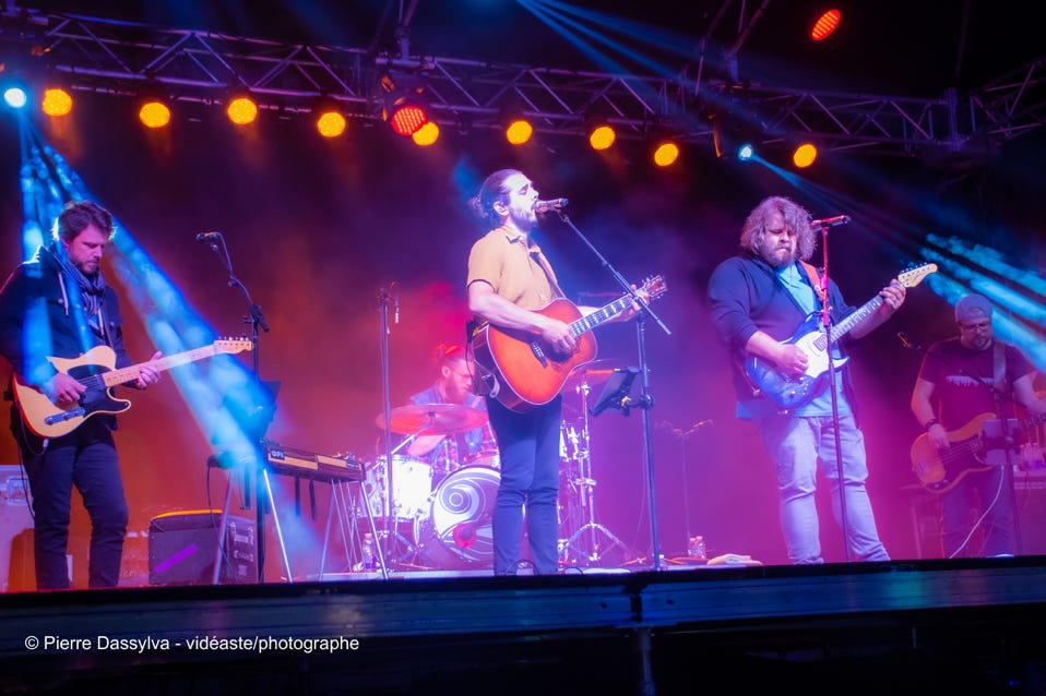 photo, photographie, artiste, spectacle,artistphtoto.ca, vidéo, scène, 2Frères, deux Frères, chanteur, groupe, musiciens, piano