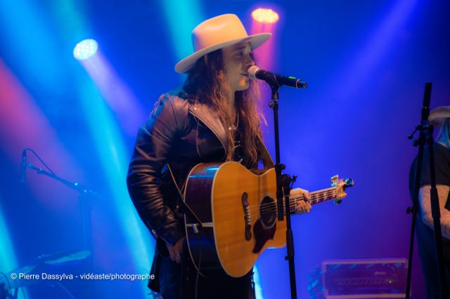 photo, photographie, artiste, spectacle,artistphtoto.ca, vidéo, scène, Travis Cormier, chanteur