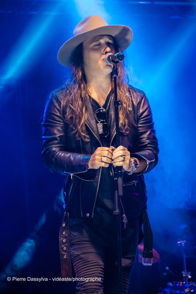 photo, photographie, artiste, spectacle,artistphtoto.ca, vidéo, scène, Travis Cormier, chanteur