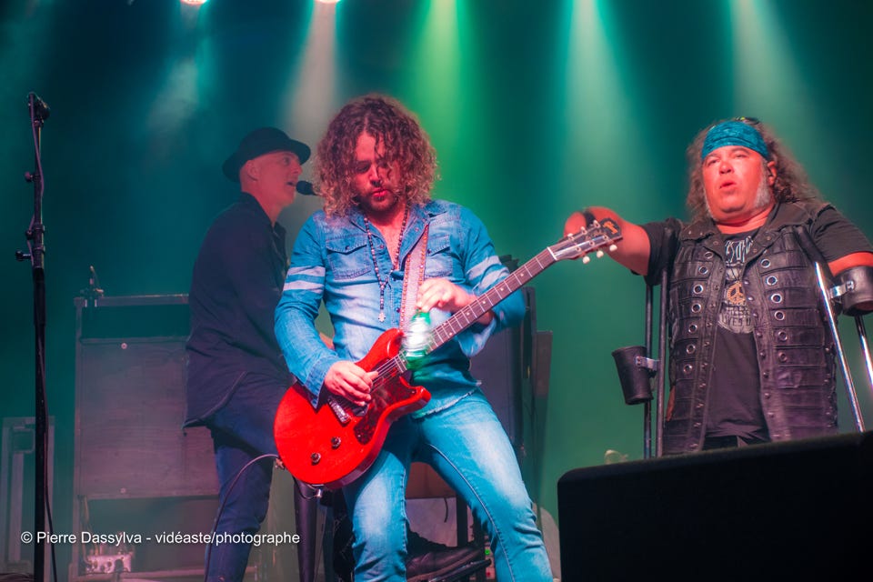 photo, photographie, artiste, spectacle,artistphtoto.ca, vidéo, scène, Martin Deschamps, chanteur, groupe, musiciens, piano