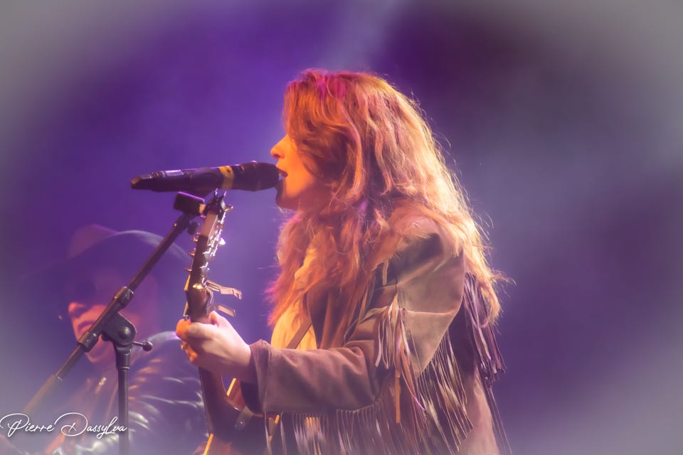 photo, photographie, artiste, spectacle,artiscène, Brittany Kennell, été 2023, chanteuse, groupe, musiciens, pianostphtoto.ca, vidéo,