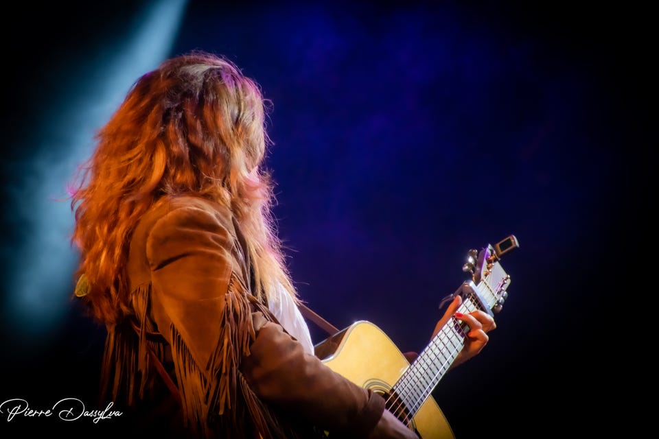 photo, photographie, artiste, spectacle,artiscène, Brittany Kennell, été 2023, chanteuse, groupe, musiciens, pianostphtoto.ca, vidéo,