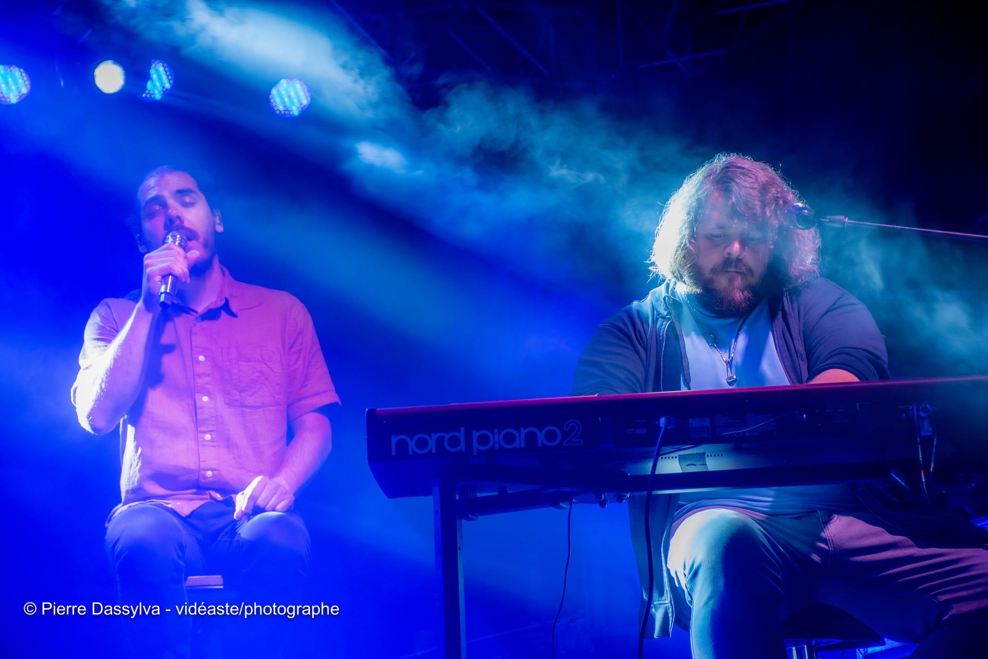 photo, photographie, artiste, spectacle,artistphtoto.ca, vidéo, scène, 2Frères, deux Frères, chanteur, groupe, musiciens, piano