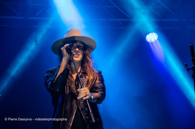 photo, photographie, artiste, spectacle,artistphtoto.ca, vidéo, scène, Travis Cormier, chanteur