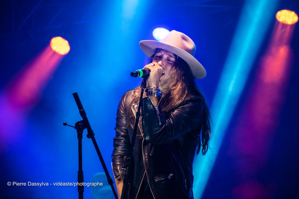 photo, photographie, artiste, spectacle,artistphtoto.ca, vidéo, scène, Travis Cormier, chanteur