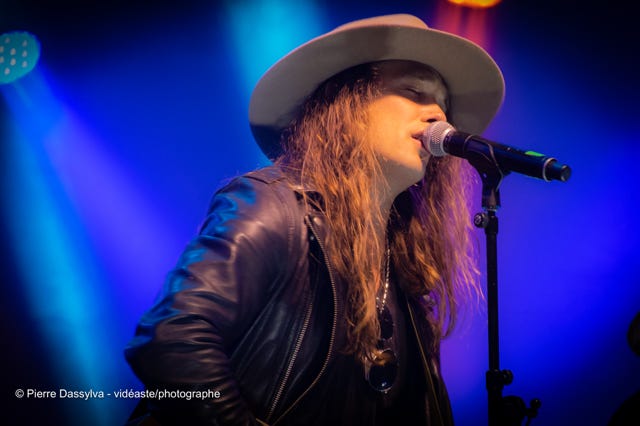 photo, photographie, artiste, spectacle,artistphtoto.ca, vidéo, scène, Travis Cormier, chanteur