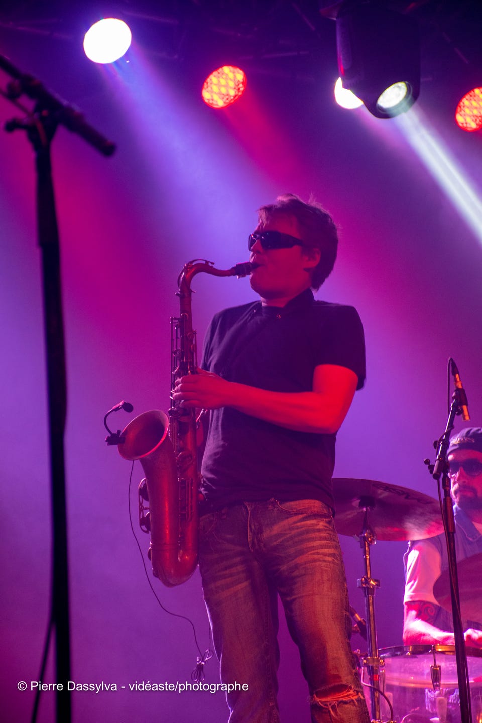 photo, photographie, artiste, saxophone, spectacle,artistphtoto.ca, vidéo, scène, Martin Deschamps, chanteur, groupe, musiciens, piano