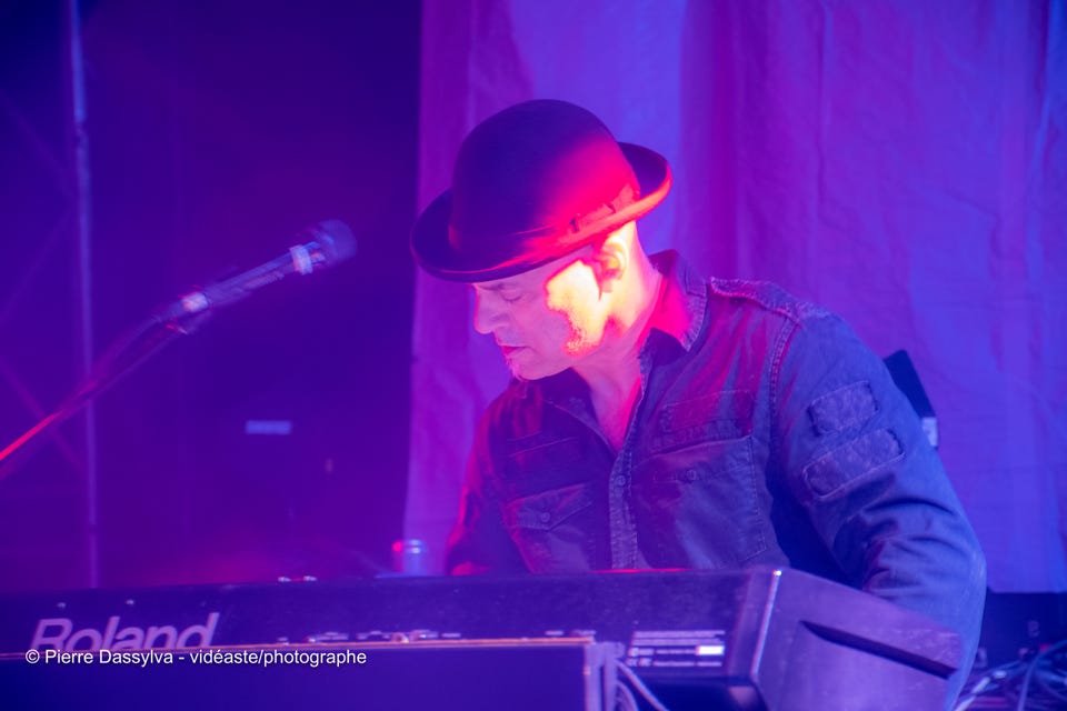 photo, photographie, artiste, spectacle,artistphtoto.ca, vidéo, piano, scène, Martin Deschamps, chanteur, groupe, musiciens, piano