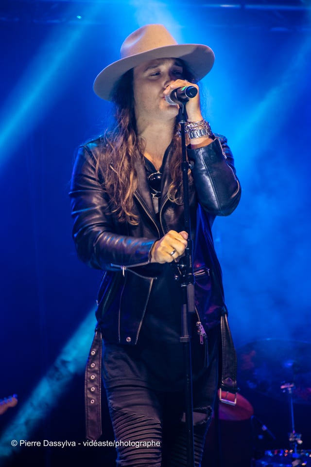 photo, photographie, artiste, spectacle,artistphtoto.ca, vidéo, scène, Travis Cormier, chanteur